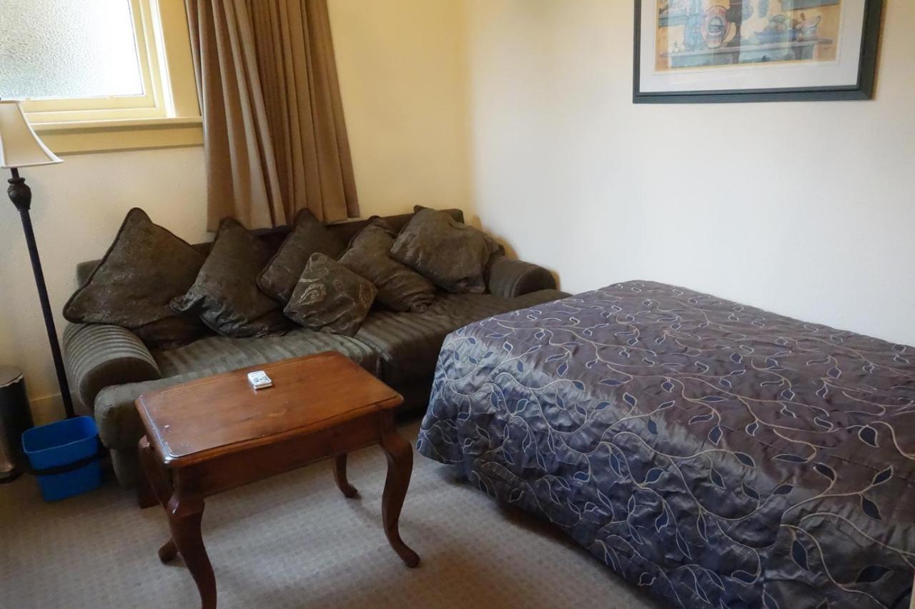 Manor Views Nz Hotel Хънтли Екстериор снимка