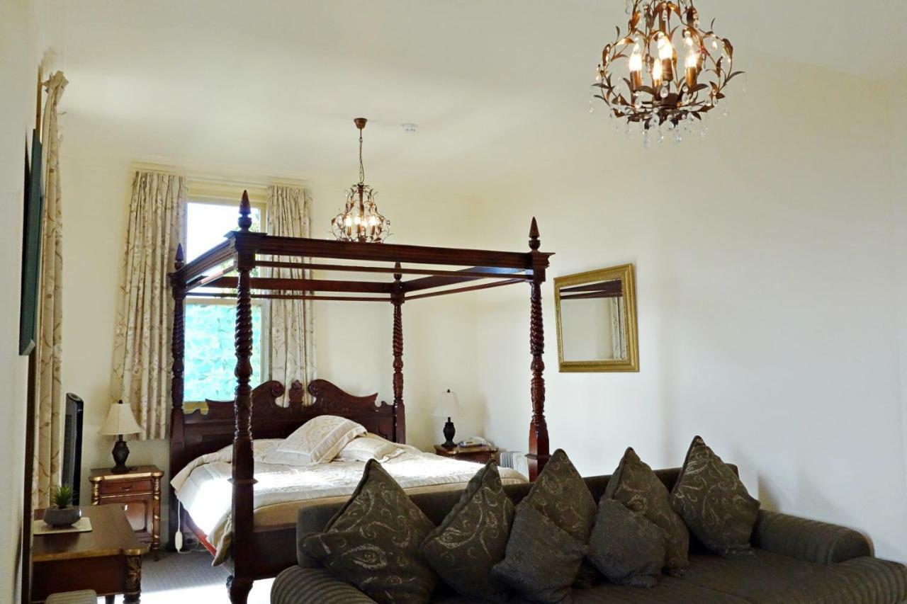 Manor Views Nz Hotel Хънтли Екстериор снимка